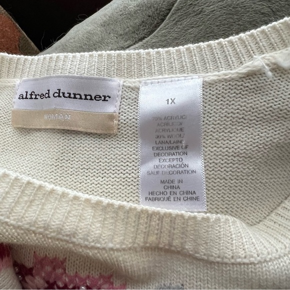 Vintage Alfred Dunner Floral  Embroidered embellished Sweater. Size 1X - Picture 6 of 6